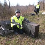 Štai tokiais radiniais pasipuošęs miškas