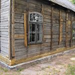 Rokiškio rajone esanti medinė Bobriškio sentikių cerkvė sulaukė restauratorių. / Jono Volodko nuotr.