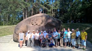 Sodelių kaimo bendruomenės nariai prie Puntuko. Dariaus Kazokaičio foto