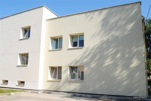 Renovuotas Medžiotojų g. 12 daugiabutis.
