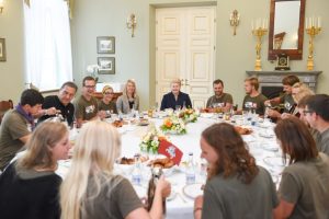 Prezidentė susitinka su į Lietuvą grįžusiais projekto „Misija Sibiras“ dalyviais. LR Prezidento kanceliarijos nuotrauka / R. Dačkus