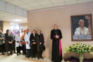 Šiaulių vyskupas Eugenijus Bartulis dėkojo gydytojui A. Griganavičiui už nuveiktus darbus ir meilę Dievui ir žmonėms