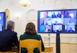 Prezidentas su pirmąja ponia vaizdo skambučiu kalbasi su Sausio 13-osios aukų artimaisiais / Prezidentūros nuotr.