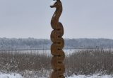 „Žalčio Žilvino“ skulptūrą iš ąžuolo išdrožė tautodailininkas Mindaugas Vyšniauskas, o karūną skulptūrai nukalė kalvis Stasys Truncė / Rūtos Averkienės nuotr.