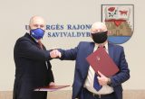 Rajono meras R. Janickas ir Valstybinės lietuvių kalbos komisijos pirmininkas A. Antanaitis