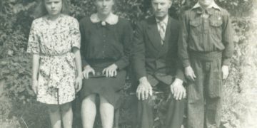 Jukūbaičių šeima 1952 metų liepą: tėvai Pranciška Murauskaitė-Jokūbaitienė ir Jonas Jokūbaitis, vaikai Genovaitė ir Algirdas / Raimundo Kliučinsko nuotr.