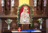 Panevėžio vyskupas Linas Vodopjanovas OFM šv. Mišiose pradedant Marijai skirtą mėnesį džiaugiasi į atsinaujinusią Krekenavos Švč. Mergelės Marijos Ėmimo į dangų Baziliką grįžusiu stebuklais garsaus Švč. Mergelės Marijos su Vaikeliu paveikslo sugrįžimu / Rugilės Duliūtės nuotr.