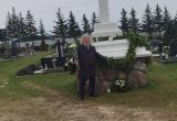 Prie savo sukurto kryžiaus kalba Vidas Cikana / Inesos Bagdanavičienės nuotr.
