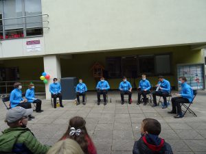 Muzikinę nuotaiką dovanojo Šiaulių miesto savivaldybės globos namų dienos centro „Goda“ „Spalvų orkestras“ / bibliotekos nuotr.