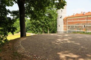 Projekto įgyvendinimo metu įrengta apžvalgos aikštelė.