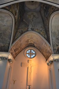 Rainių koplyčios vidus / Loretos Norvaišienės nuotr.