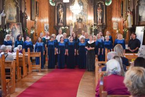 Bažnyčioje giedojo Varėnos kultūros centro choras „Harmonija“ / Rūtos Averkienės nuotr.