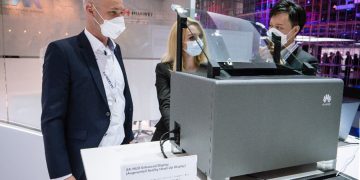 AR-HUD demonstracija „Huawei“ stende / Huawei nuotr.