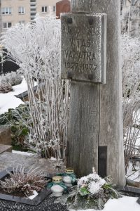 Minint 95-ąsias Vito Valatkos gimimo metines, Žemaičių muziejaus „Alka“ muziejininkai aplankė jo kapą Senosiose Telšių miesto kapinėse.