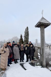 Minint 95-ąsias Vito Valatkos gimimo metines, Žemaičių muziejaus „Alka“ muziejininkai aplankė jo kapą Senosiose Telšių miesto kapinėse.
