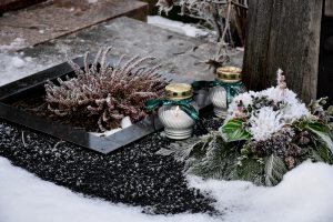 Minint 95-ąsias Vito Valatkos gimimo metines, Žemaičių muziejaus „Alka“ muziejininkai aplankė jo kapą Senosiose Telšių miesto kapinėse.