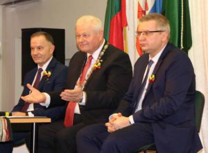 Panevėžio rajono savivaldybės vadovai. Iš dešinės – administracijos direktorius Eugenijus Lunskis, rajono meras Povilas Žagunis ir vicemeras Antanas Pocius