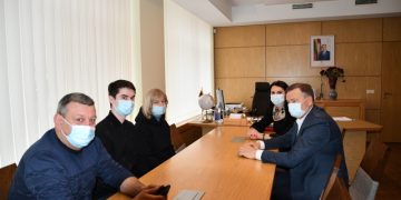Meras A. Vrubliauskas, administracijos direktorė G. Jociunskaitė susitiko su karo pabėgėliais Svitlana ir Aleksandru