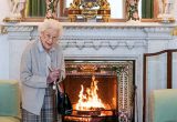 2022 m. rugsėjo 6 d. Balmoral pilyje, Škotijoje, Karalienė Elžbieta II laukia audiencijos salėje, prieš priimdama Liz Truss, Reuters nuotr.
