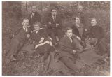 Švėkšnos progimnazijos mokytojų Taryba, 1925 m. Iš kairės: Kazimieras Motušis, Justinas Bartkus, Ana Mertens, direktorius Stasys Rakauskis, Marija Rakauskienė, Kazys Žukas, kapelionas Stanislovas Būdvytis, priekyje – R. Bormas. ŠM Švėkšnos ekspozicija, GEK 18013.