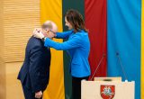 Seimo Pirmininkas Česlovas Juršėnas apdovanotas Seimo apdovanojimu – Aleksandro Stulginskio žvaigžde. ELTA / Andrius Ufartas