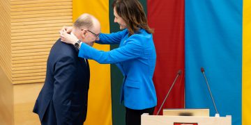 Seimo Pirmininkas Česlovas Juršėnas apdovanotas Seimo apdovanojimu – Aleksandro Stulginskio žvaigžde. ELTA / Andrius Ufartas