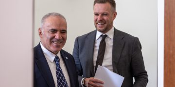 Garry Kasparov ir Gabrielius Landsbergis. ELTA / Julius Kalinskas