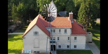 1936 m. baigta statyti mokykla - buvo viena moderniausių visoje šalyje.