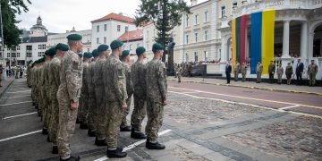 JKVM leitenanto laipsnio suteikimo ceremonija prie Krašto apsaugos ministerijos. ELTA / Orestas Gurevičius
