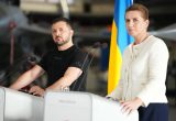 Kopenhaga, rugpjūčio 20 d. (Ukrinform-ELTA). Danija perduos Ukrainai 19 naikintuvų F-16. Tai sekmadienį Kopenhagoje spaudos konferencijoje su Ukrainos prezidentu Volodymyru Zelenskiu paskelbė Danijos premjerė Mettė Frederiksen / EPA-ELTA nuotr.