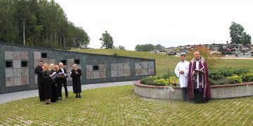 Iškilmių metu vyravo malda ir susikaupimas, giedojo bažnyčios choras.