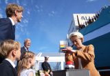 U. von der Leyen pakrikštijo pirmąjį pasaulyje metanoliu varomą konteinerinį laivą. EPA-ELTA nuotr.