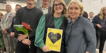 Iš kairės: skulptorius Donatas Repeika, VDA prorektorius Marius Iršėnas, VDA Telšių galerijos galerininkė Emilija, VDA rektorė Ieva Skauronė