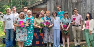 Renginio svečiai ir organizatoriai. Kairėje – tautodailininkas, fotoparodos autorius, Prienų garbės pilietis Algimantas Sakalauskas / Birutės Nenėnienės nuotr.