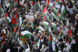Tūkstančiai žmonių „Euroviziją“ rengiančioje Malmėje dalyvavo palestiniečius remiančioje demonstracijoje / EPA-ELTA nuotr.