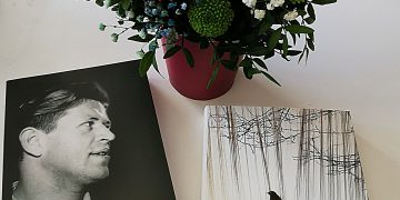A. Pakėno parengta atsiminimų knyga apie Paulių Širvį „Palik tik dainą man…“ ir jo paties pomirtinė publicistikos knyga „Ataudai“ / Albino Kuliešio nuotr.