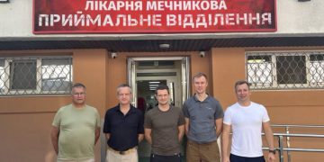 Dviejų savaičių stažuotėje Ukrainoje dalyvavo medikai iš Panevėžio, Ukmergės, Alytaus ir Šakių. Gydytojas V. Leketas nuotraukoje – pirmas iš kairės.