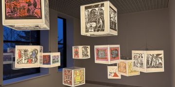 Grafikės Elvyros Kairiūkštytės galerija Šiaulių rajono savivaldybės Vyatuto Vitkausko viešojoje bibliotekoje / nuotr. J. Filinskė