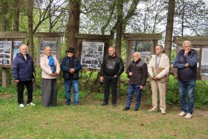 Prie istorinių Plokščių stendų naujų parodų organizatoriai ir autoriai (iš kairės): Vitas Daniliauskas, Rimantė Tamoliūnienė, Jonas Daniliauskas, Audrius Starkauskas, Antanas Mykolaitis, Zigmas Sederevičius, Algimantas Vorevičius / Birutės Nenėnienės nuotr.
