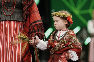 Skelbiamas tautinio kostiumo konkursas IŠAUSTA TAPATYBĖ / Justino Auškelio nuotr.