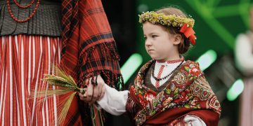 Skelbiamas tautinio kostiumo konkursas IŠAUSTA TAPATYBĖ / Justino Auškelio nuotr.