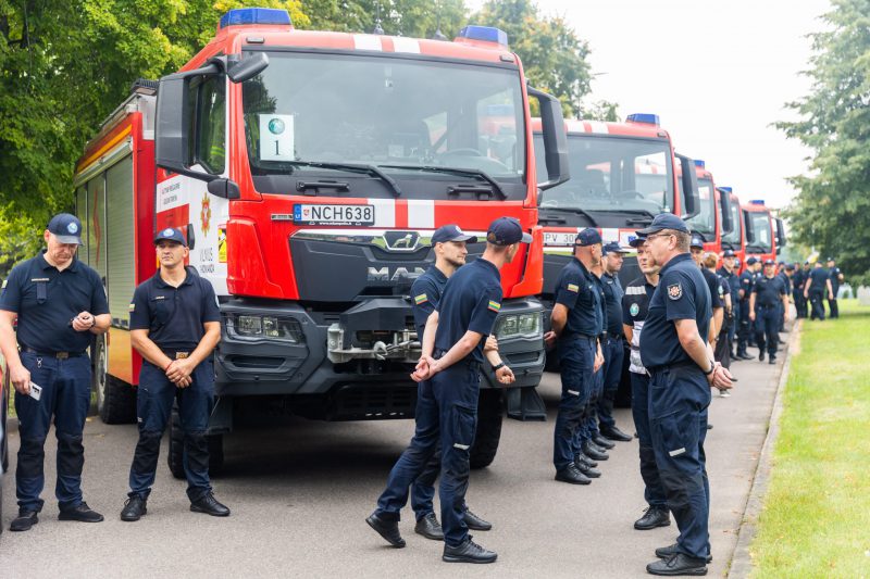 Į Prancūziją išlydimi Lietuvos ugniagesiai gelbėtojai. Gabija Šileikaitė ELTA